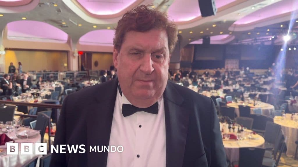 "En segundos todos estábamos bajo la mesa": el testimonio del periodista de la BBC que asistía a la cena de corresponsales con Trump cuando ocurrió el tiroteo