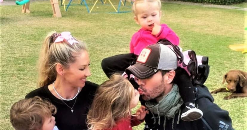 Enrique Iglesias muestra su lado más tierno junto a Romeo y sus hijas Lucy y Mary