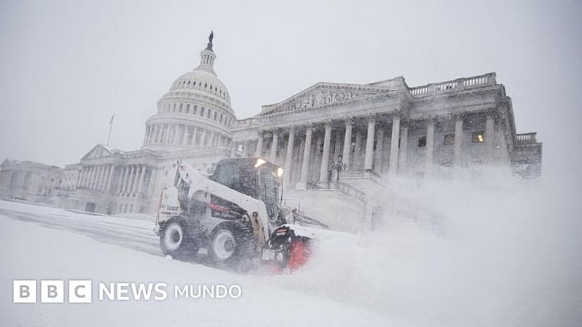 "Es una especie de asedio ártico": la potente tormenta de nieve en EE.UU. deja al menos 17 muertos y mantiene 800.000 hogares sin electricidad