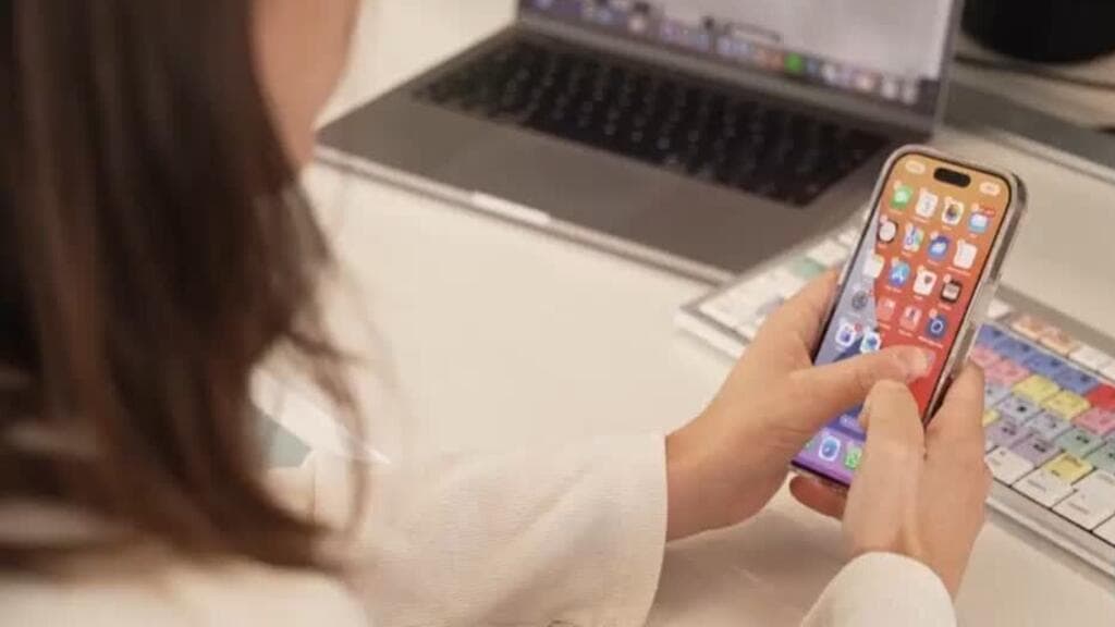 España prohibirá acceso a redes sociales a menores de 16 años