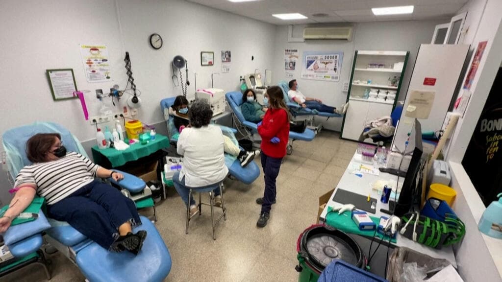 España: tras la tragedia ferroviaria de Adamuz, en Huelva se apresuran a donar sangre