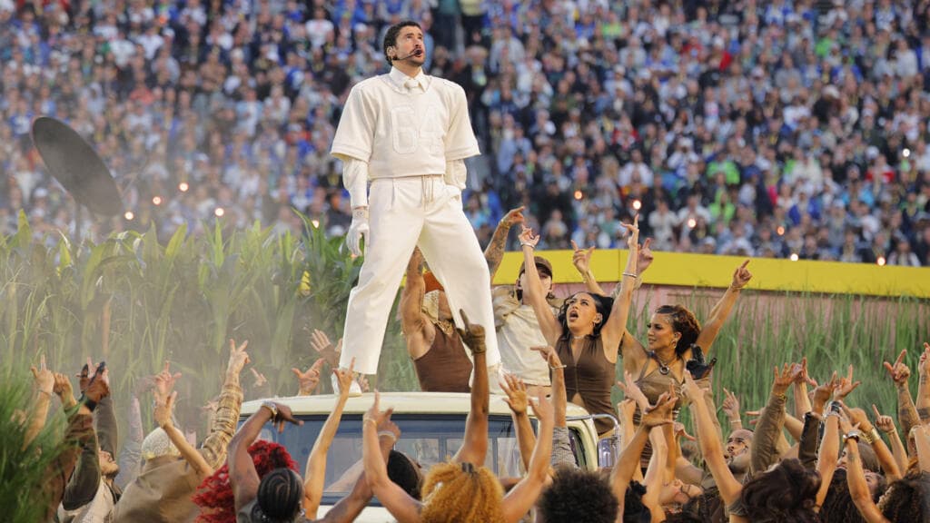 Español, orgullo latino y una América unida: el show de Bad Bunny en el Super Bowl desata la ira de Trump
