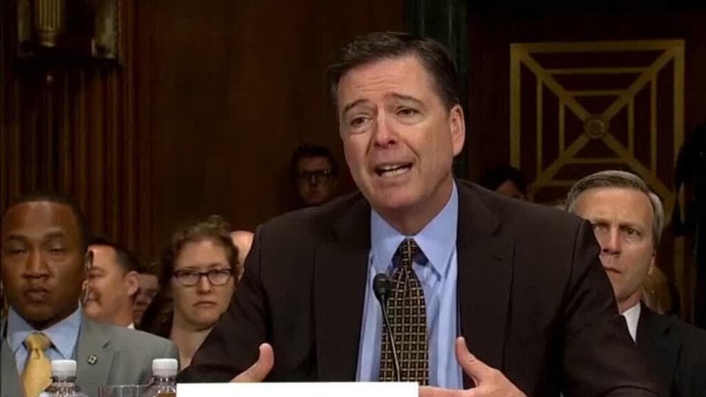 Exjefe del FBI imputado por supuestas amenazas contra el presidente tras mensaje en redes