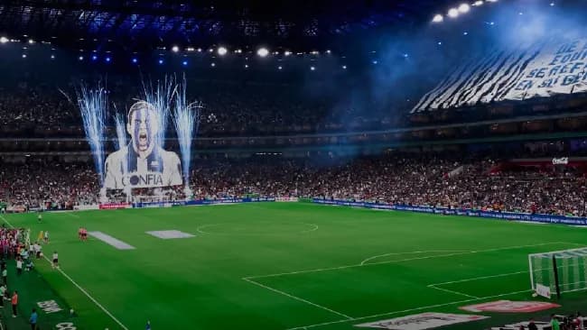 Exjugador de Rayados de Monterrey desata locura con golazo de media cancha