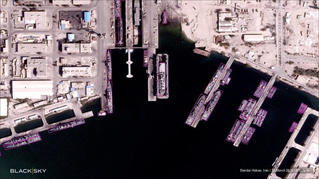 Explosión en el puerto iraní de Bandar Abbas, en el sur del país; la causa aún no es clara