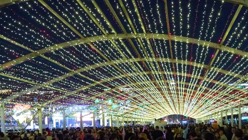 Festival Luces de Invierno: ¿hasta cuándo estará el túnel de luz en el Zócalo de CDMX?