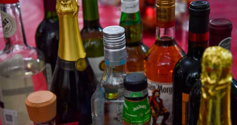 Fiestas decembrinas elevan riesgo de ataques cardíacos por comida y alcohol: expertos