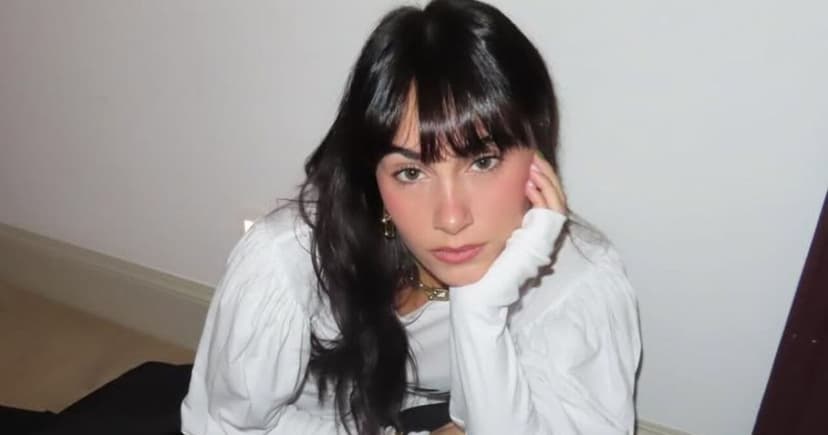 Flecos en tendencia 2026: cómo elegir el estilo perfecto según la forma de tu cara