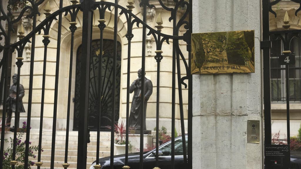 Francia convoca al embajador iraní por la "desinformación" sobre las protestas estudiantiles