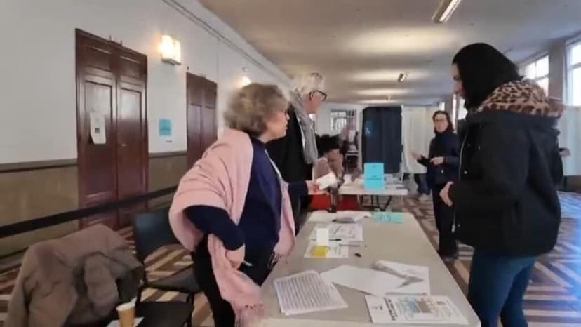 Francia vota a sus alcaldes en unas municipales con mirada en 2027