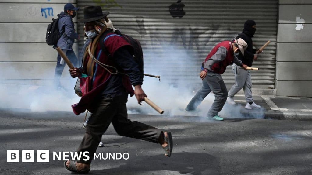 "Gasolina basura" y otros 3 motivos que explican las crecientes protestas en Bolivia que el gobierno atribuye a Evo Morales y su entorno