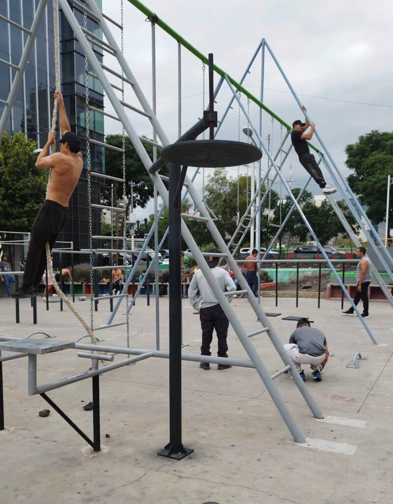 Habrá clases de calistenia en las Barras Insurgentes por $50; cuándo y cómo inscribirse