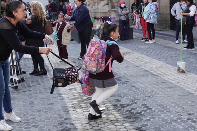 ¿Habrá puente esta semana por el Día del Maestro? Checa si hay clases el viernes 15 de mayo