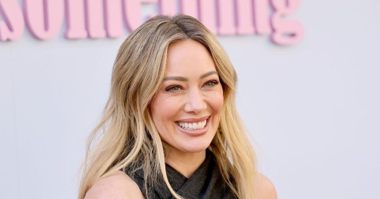 Hilary Duff se sincera sobre el 'devastador' distanciamiento de sus padres y su hermana Haylie