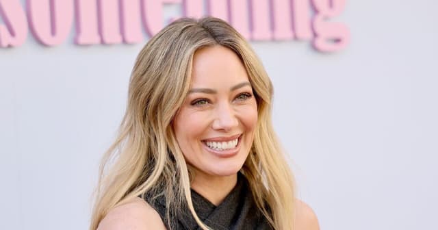 Hilary Duff se sincera sobre el 'devastador' distanciamiento de sus padres y su hermana Haylie