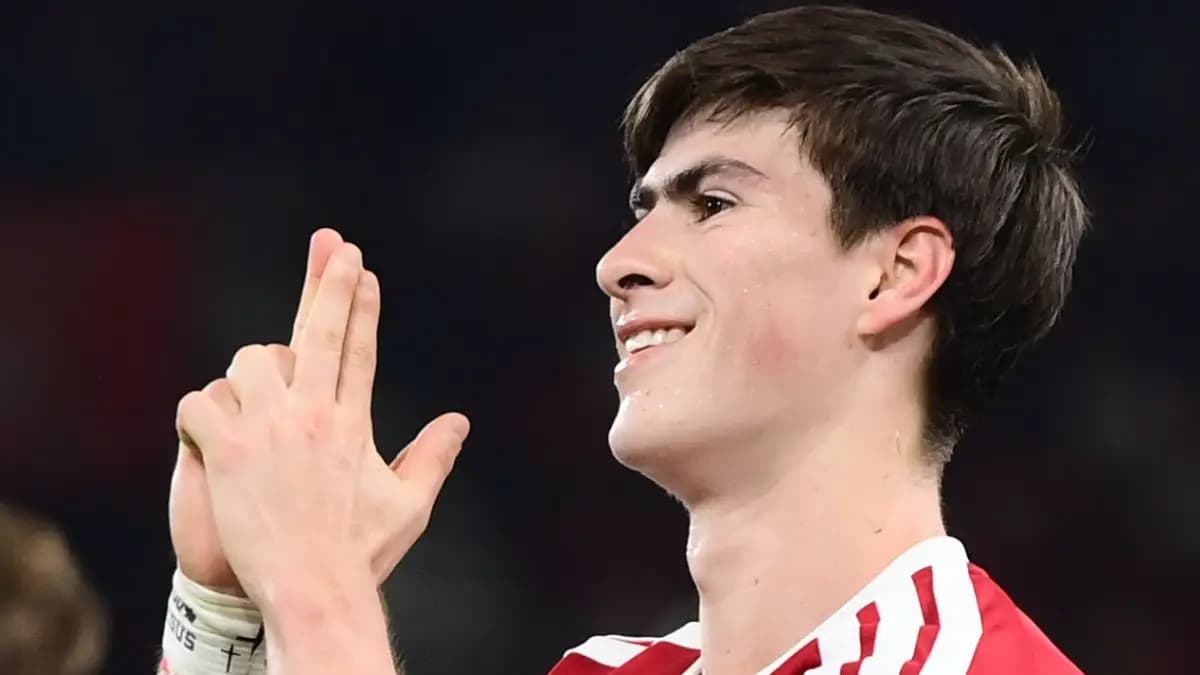 ‘Hormiga’ González se luce con doblete en su primer partido titular con el Olympiacos