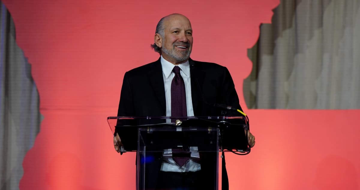 Howard Lutnick reconoce que mintió: sí viajó a la isla privada de Jeffrey Epstein