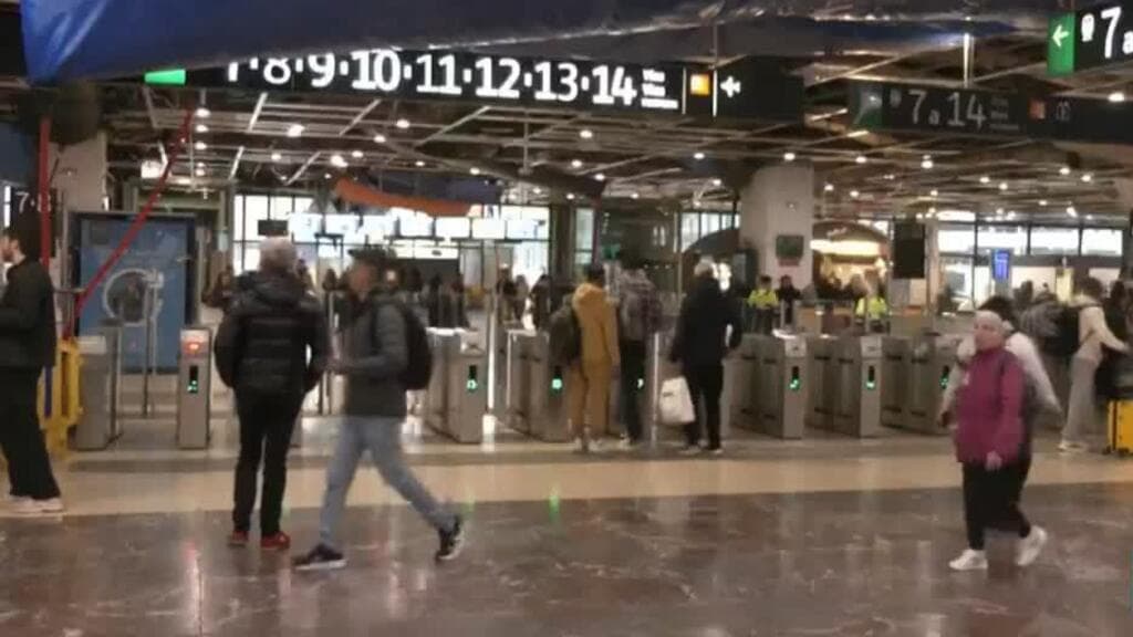 Huelga ferroviaria en España de los tres principales sindicatos del país paraliza la movilidad