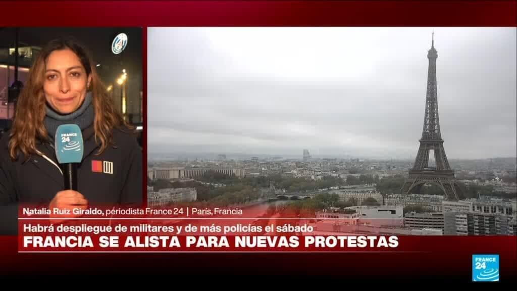 Agentes de seguridad se preparan en las calles de París ante las próximas movilizaciones.