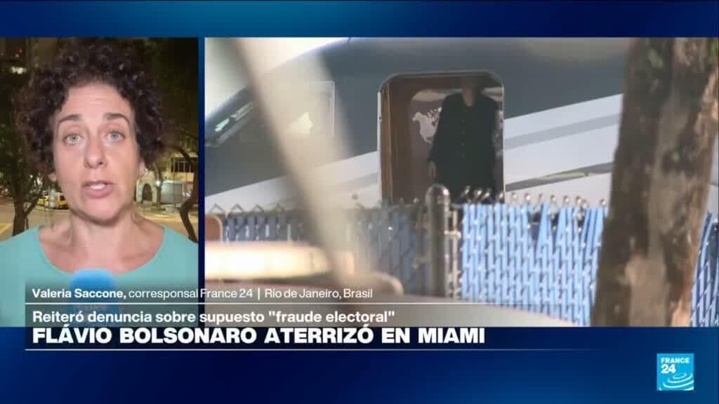 Flávio Bolsonaro durante un acto político en Brasil.