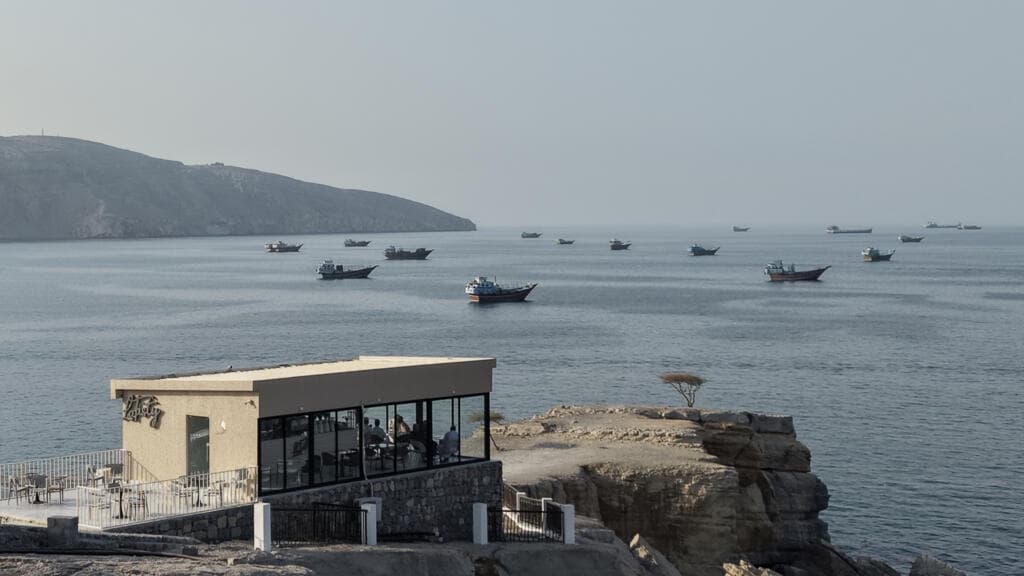 Irán reivindica su control sobre el tránsito en el estrecho de Ormuz, pero abre la puerta a una negociación