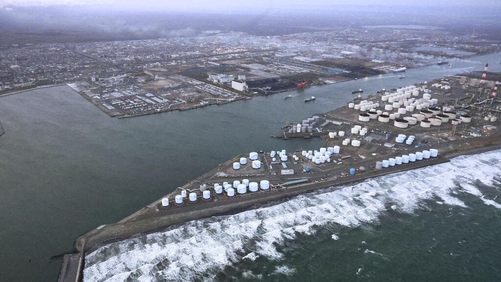 Japón reduce la alerta de tsunami tras terremoto de magnitud 7,7 que sacudió la costa noreste