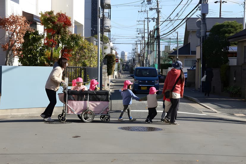 Japón ya no sabe qué hacer para reactivar la natalidad y recurrió a una idea extrema: guarderías gratis en Tokio