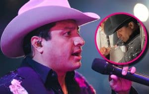 Julión Álvarez llora en el Carnaval de Mazatlán, asistentes captan el momento en que estalla en llanto | VIDEO