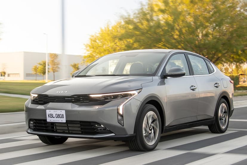 Kia le quitó potencia al K3 Sedán en México: ahora los 150 hp son exclusivos del hatchback