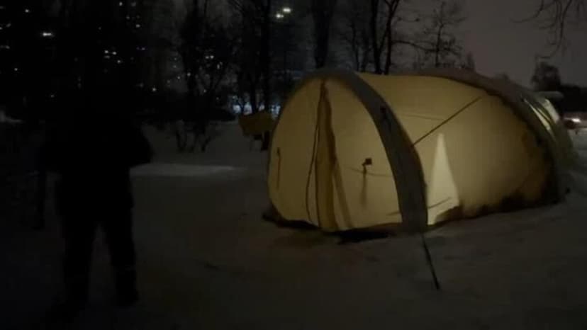 Kiev a oscuras: refugios improvisados tras cuatro años de la invasión rusa en Ucrania