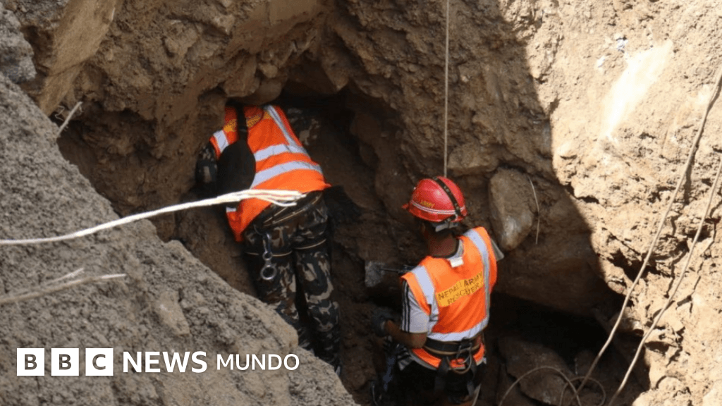 La carrera contrarreloj para rescatar a más de 600 obreros de hidroeléctricas que se cree están atrapados en túneles tras la avalancha en Nepal y el Tíbet