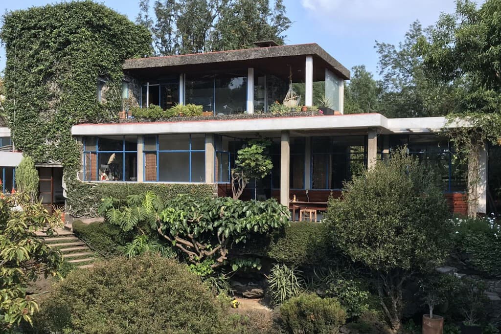 La historia de la primera casa construida en Jardines del Pedregal. Un tesoro arquitectónico que puedes visitar
