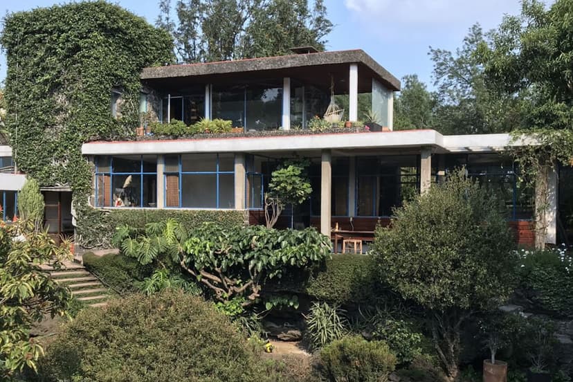 La historia de la primera casa construida en Jardines del Pedregal. Un tesoro arquitectónico que puedes visitar