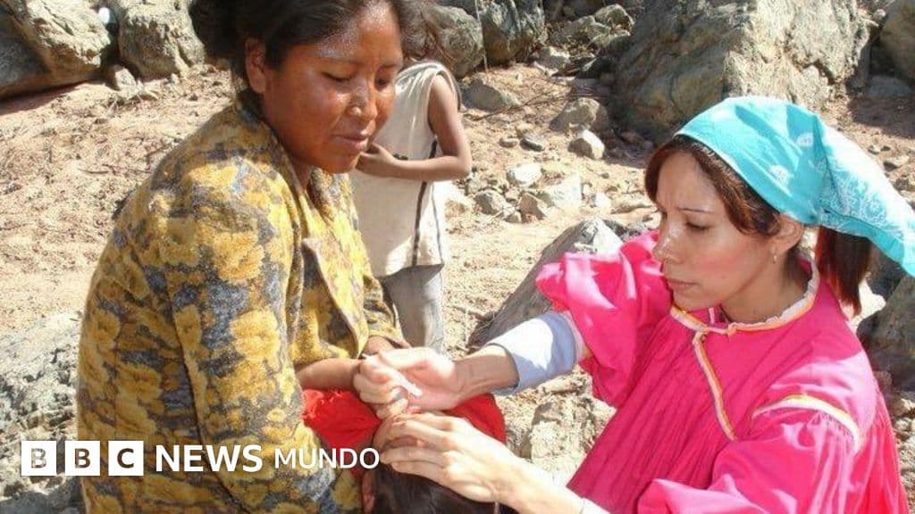 La inspiradora historia de Julia Paredes, la enfermera que llevó vacunas a comunidades remotas de México durante 30 años