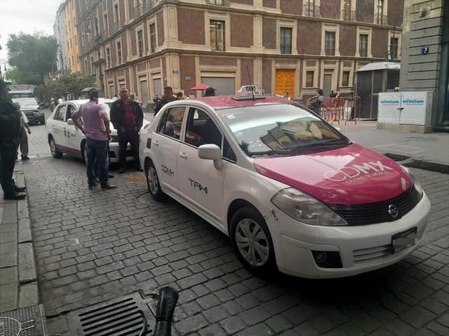La interminable pelea de Uber vs taxistas en CDMX acaba de terminar: los dos servicios se podrán pedir en una sola app