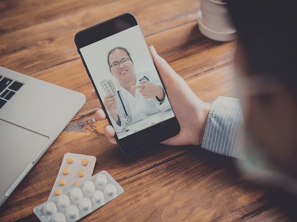 La mayoría de doctores en México ya atiende pacientes por WhatsApp y está borrando los límites del horario laboral