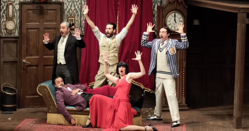 La obra que sale mal celebra 700 funciones de gran humor y carcajadas