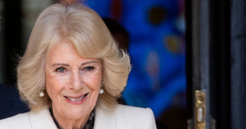 La reina Camilla renueva su imagen: se une a tendencia de belleza viral