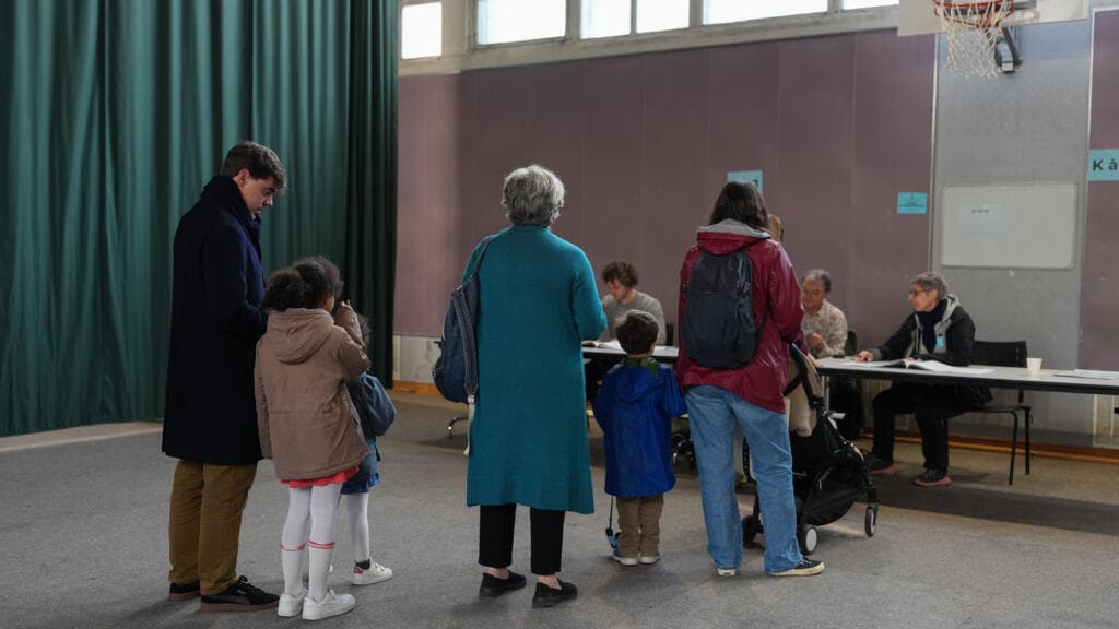 La segunda vuelta de las municipales pone a prueba el avance de la extrema derecha en Francia