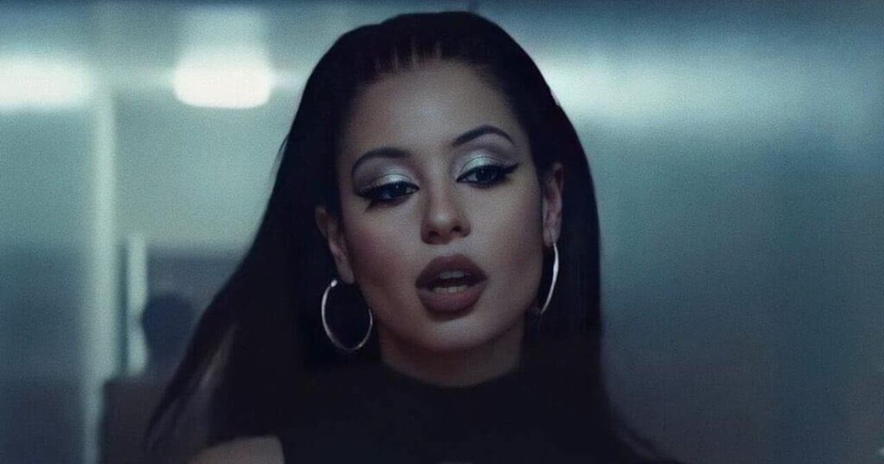 Las diademas zigzag regresan en 2026: la tendencia retro que está conquistando el año