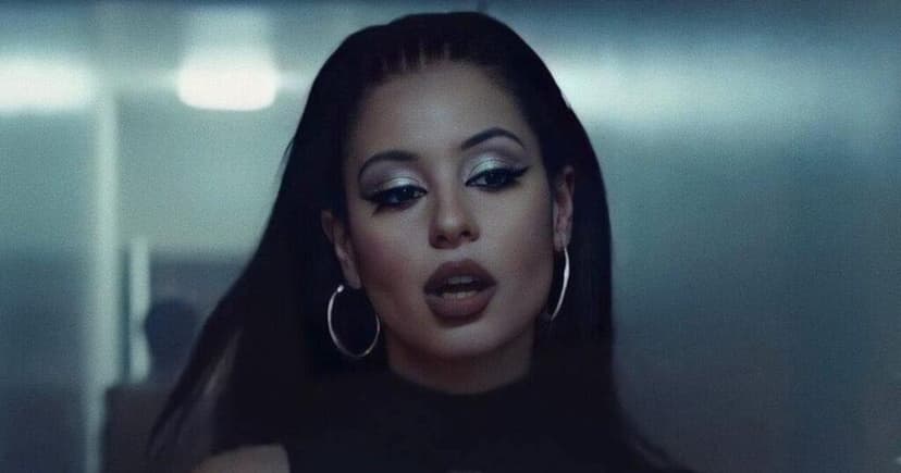 Las diademas zigzag regresan en 2026: la tendencia retro que está conquistando el año