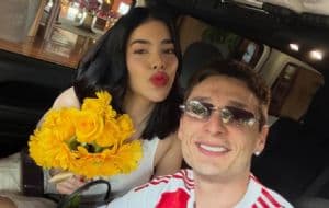 Las fotos románticas de Peso Pluma y Kenia Os para celebrar su primer aniversario de novios