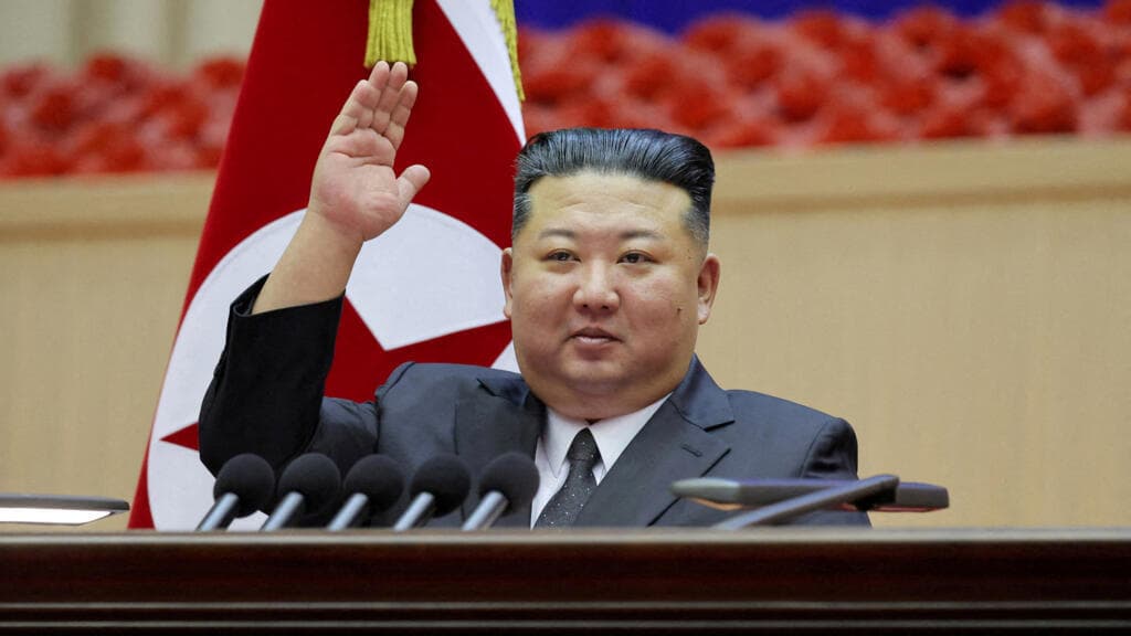 El líder norcoreano Kim Jong-Un durante la inauguración del puente transfronterizo en la frontera con China.