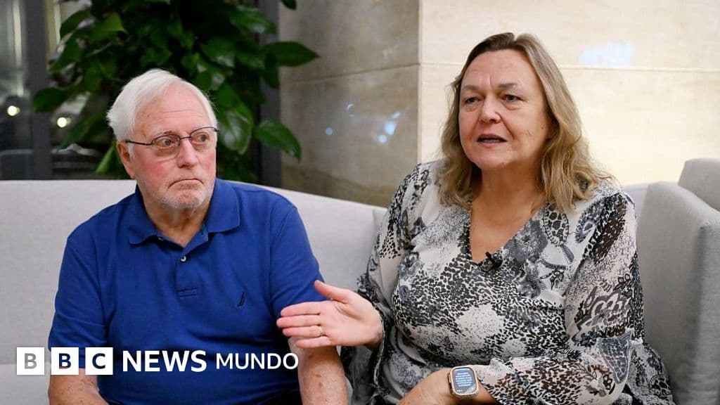 El crucero Villa Vie Odyssey permanece anclado en Camboya tras la suspensión de su viaje.