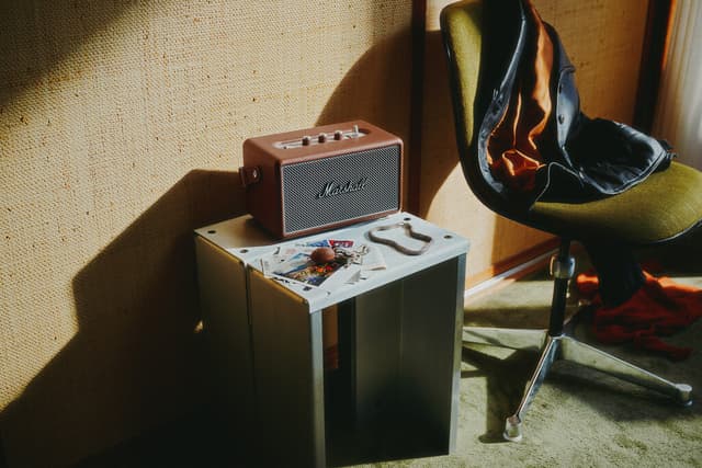 Luce como amplificador, pero es una bocina portátil con 50 horas de batería: Marshall Kilburn III llega a México