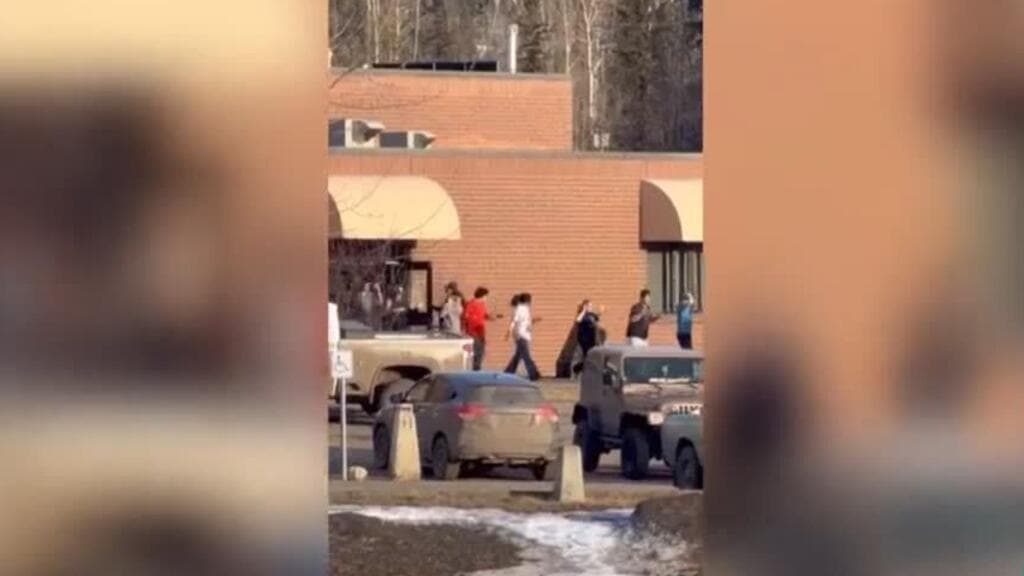 Luto en Canadá por atentado suicida en una escuela de Columbia