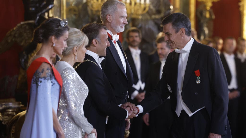 Macron aboga en su visita a España por una "Europa más fuerte" ante el auge del "extremismo"