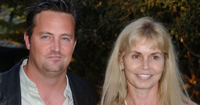 Mamá de Matthew Perry culpa a su exasistente por la muerte del actor: “Mi hijo pagó el precio”