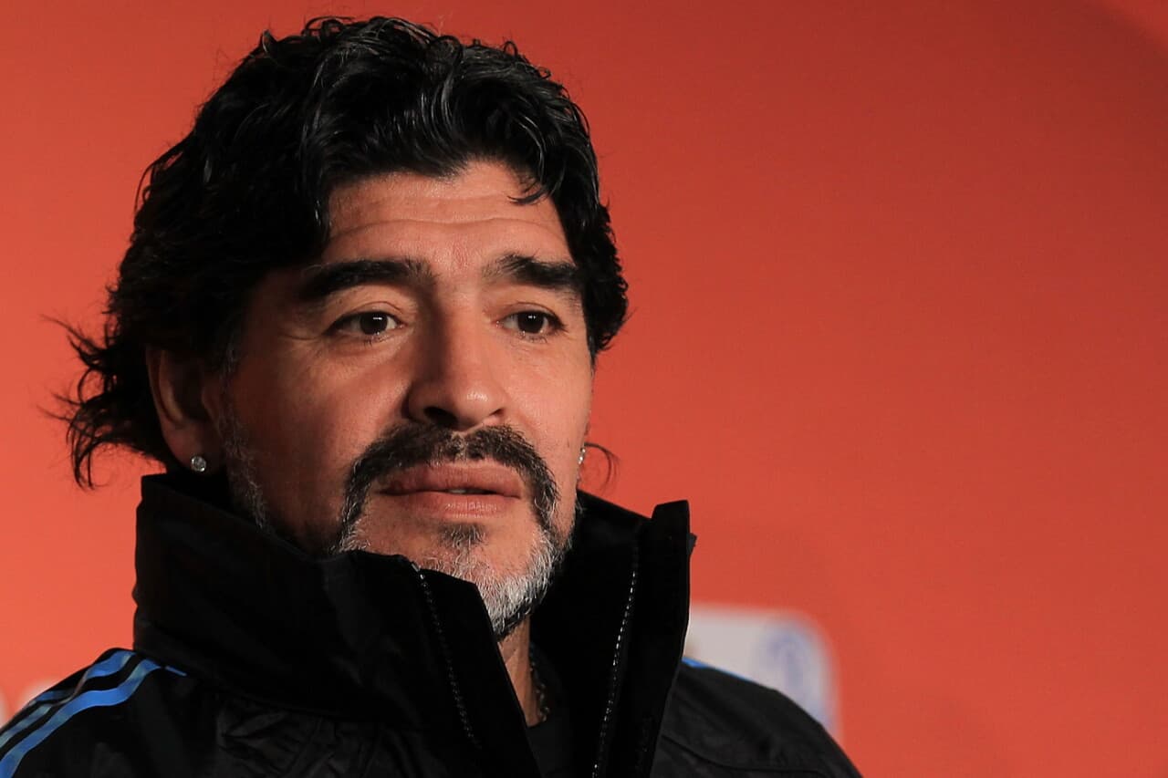 Maradona debió ser internado en rehabilitación y no enviado a su casa, según perito en el juicio por su muerte