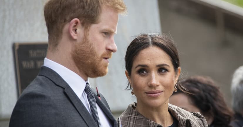 Meghan Markle se sube al trend de 2016 y presume foto inédita junto al príncipe Harry